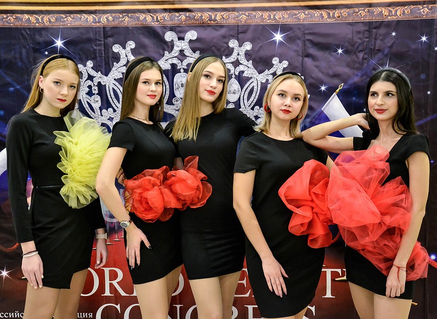 В Ростове-на-Дону 14 августа узнают, кто умнее и красивее - блондинки или брюнетки. Фото: "Имидж-Элит".