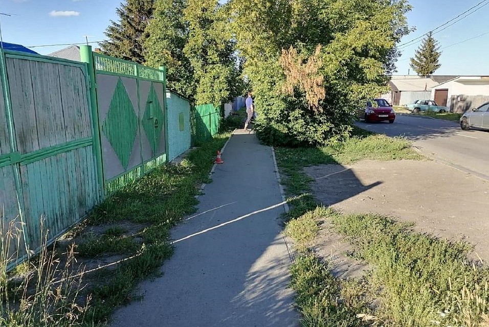Девочка каталась с подругами возле частного дома. Фото: Госавтоинспекция НСО