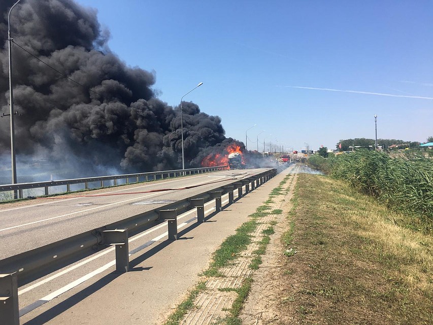 В Тихорецком районе сгорела фура.