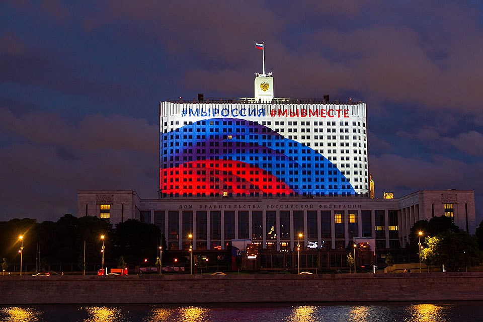 Российский Белый Дом капитально не ремонтировали 40 лет, в отличие от его американского «тезки», который благодаря постоянным реконструкциям стоит уже 200 лет.