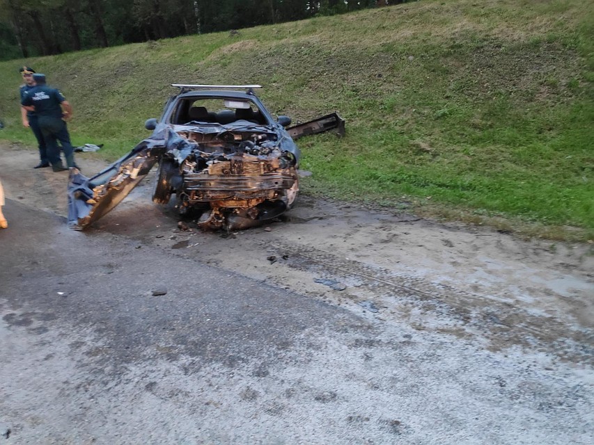 В Орле выезд на встречку обернулся для «Шевроле» аварией и пожаром. Фото Госавтоинспекции Орловской области