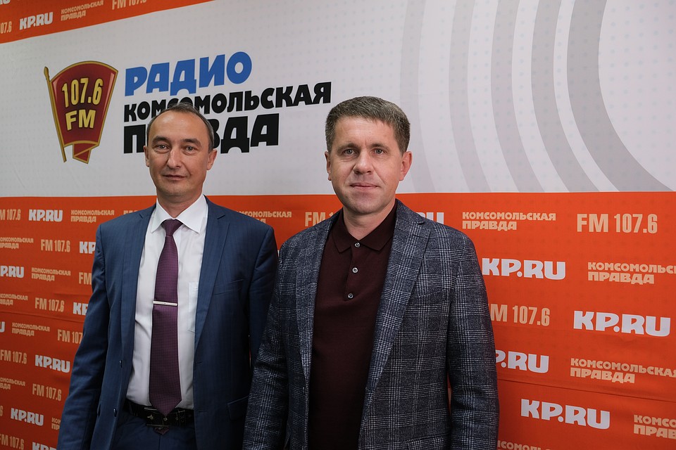 Начальник Главного управления ветеринарии УР Роман Габдрахманов и зам. председателя Госсовета УР - председатель постоянной комиссии по государственному строительству, местному самоуправлению и общественной безопасности Александр Прозоров