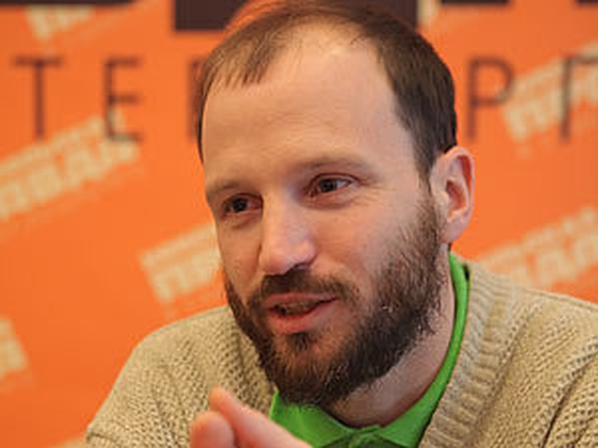 Дмитрий Емец пришел в редакцию "Комсомольской правды", чтобы ответить на вопросы читателей
