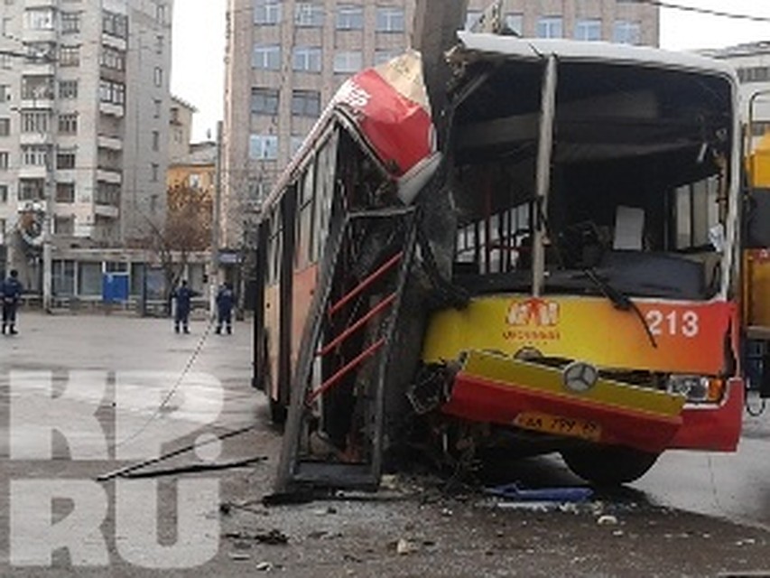 12 пассажиров автобуса пострадали при ДТП в центре Вологды.