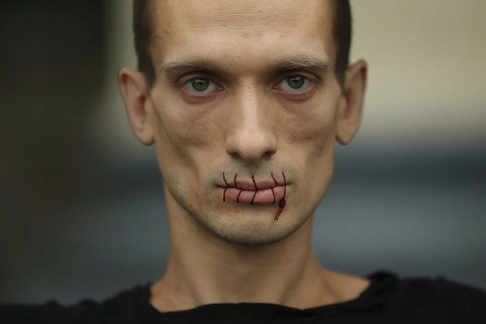 Петр Павленский и его рот теперь увековечены в истории фотографии