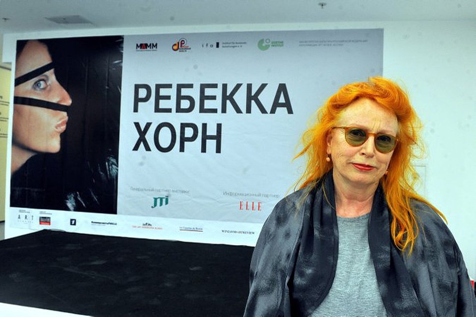 Немецкую художницу Ребекку Хорн часто называют "бабушкой перфоманса"