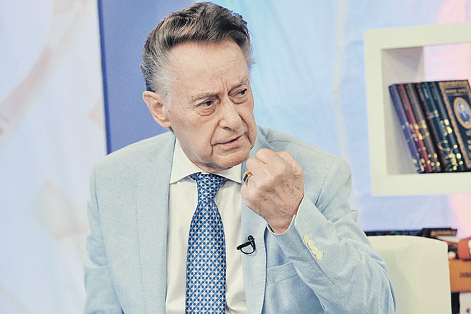 Андрей Дементьев: «Я по натуре лирик. Но жизнь заставляет меня писать очень резкие стихи...»