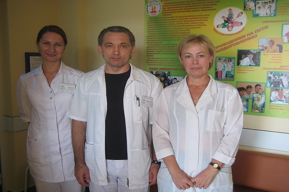 Талантом, терпением и верой Александра Безнощенко, Светланы Дроновой и Марины Юдаковой изо дня в день совершается невидимое волшебство – дети делают маленькие, один за другим, шажки к жизни.