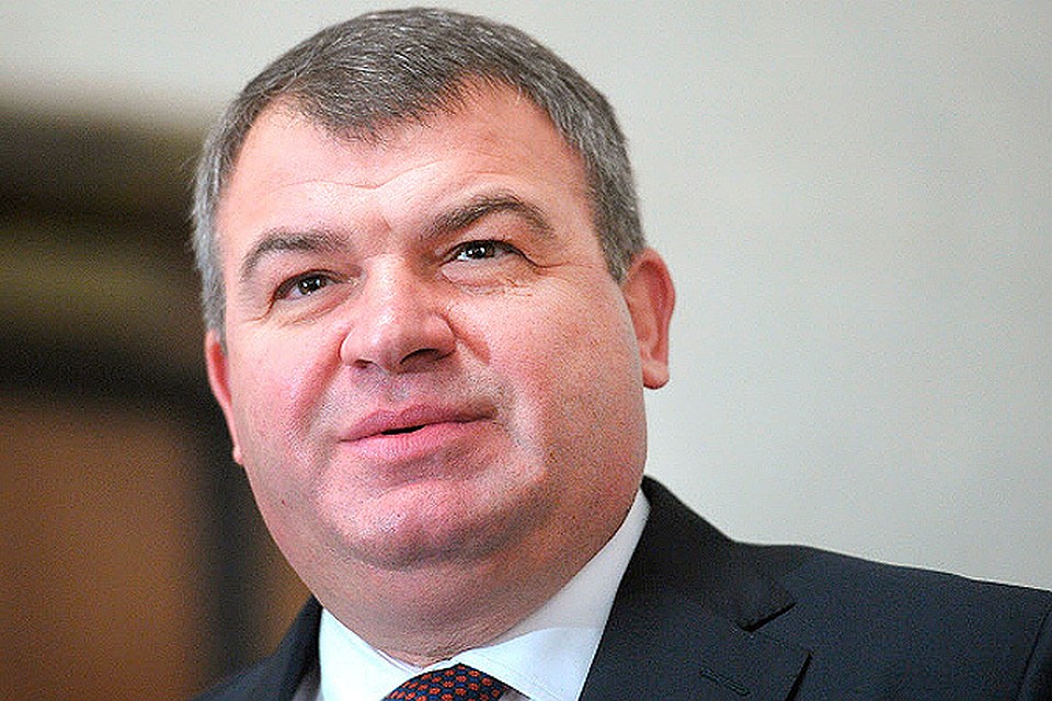 Анатолий Сердюков никогда не оставит родственников без куска хлеба...