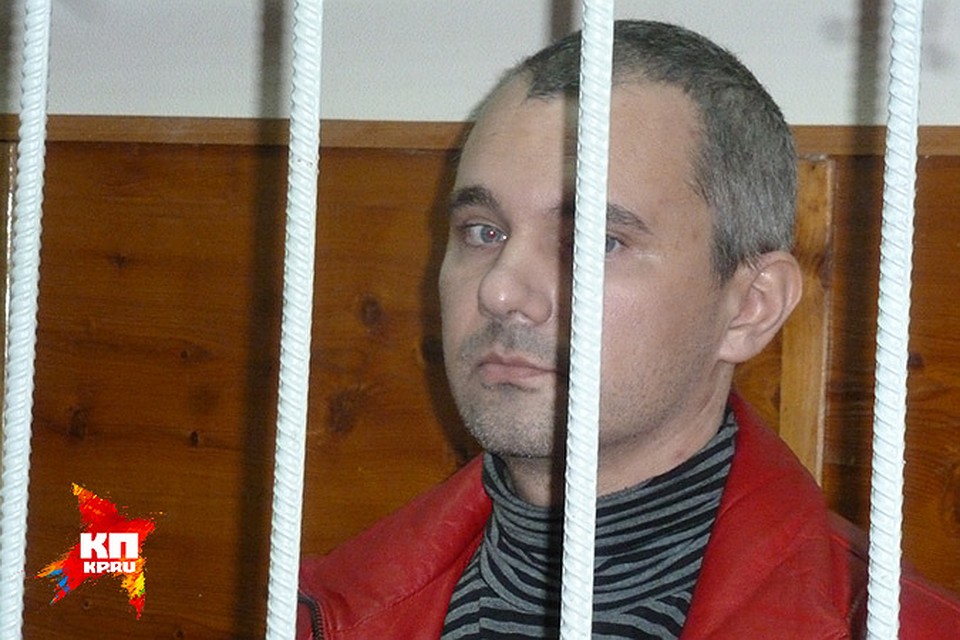 Перед некогда бывшей женой Дмитрий Лошагин предстал в красной куртке и модных сапогах.