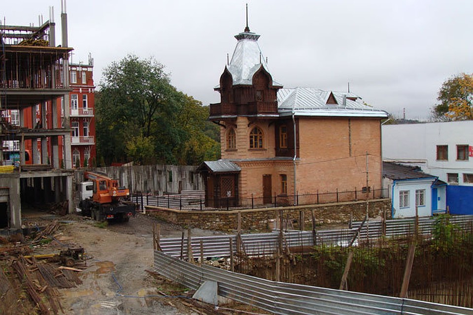 Реставрация старинного особняка прошла странным образом.