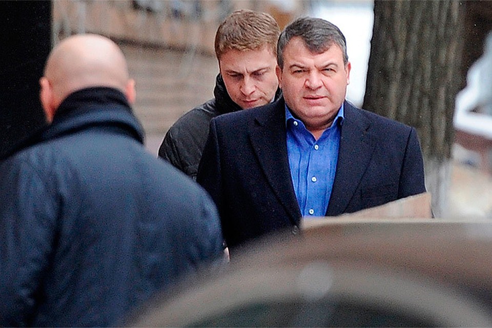 Приехал подозреваемый на черном служебном «Мерседесе» - том самом, на котором он ездит на работу в свою фирму в подмосковном Чехове