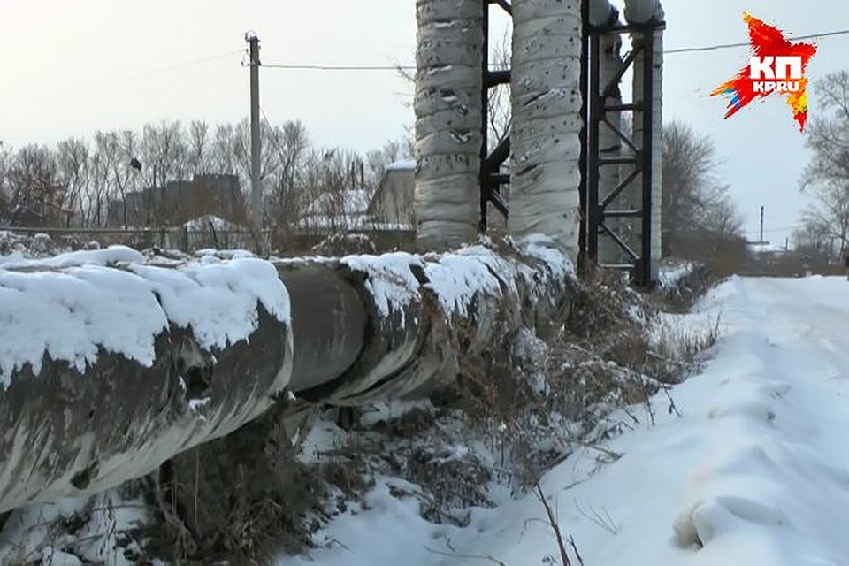 Лиза провалилась в яму рядом с теплотрассой на улице Танковой