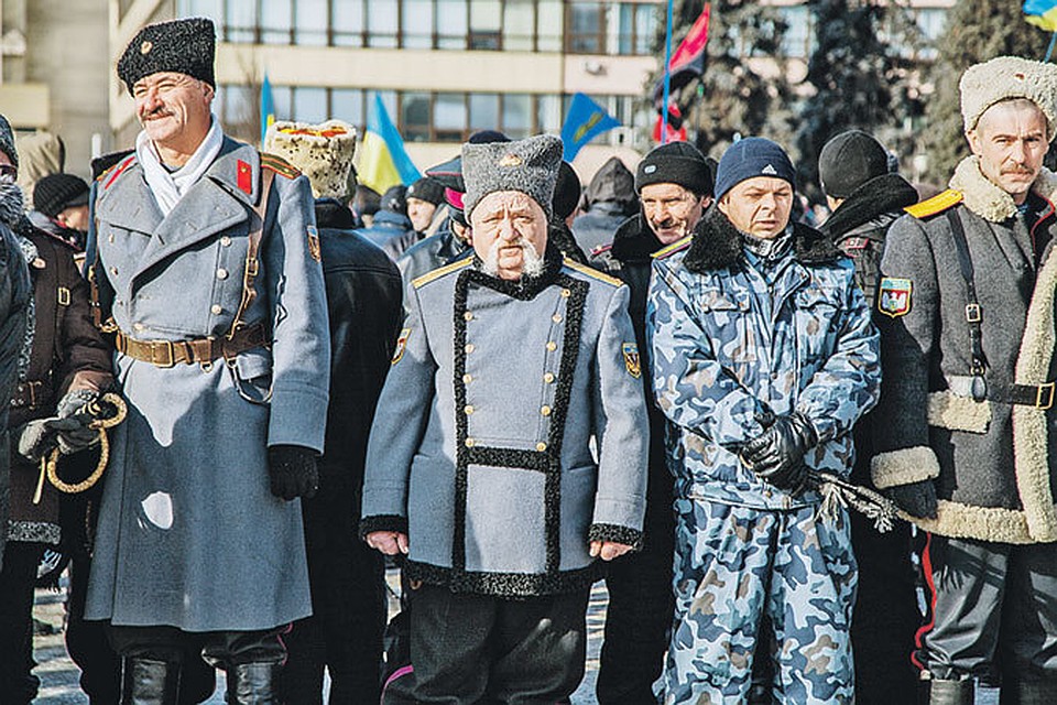 Запорожские казаки вышли защищать свой город от десанта западенцев-бандеровцев.