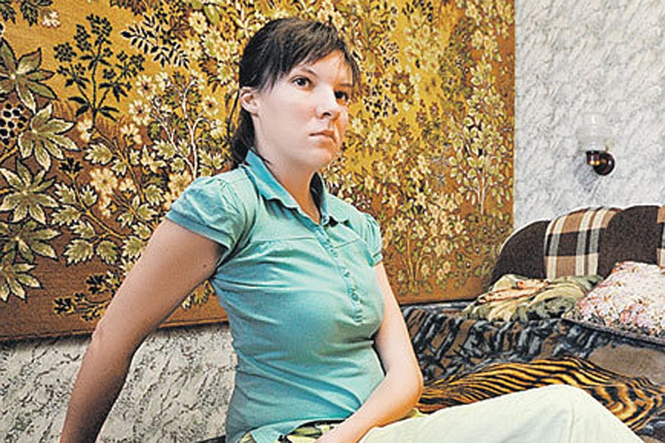 История о том, как в подмосковном поселке Калининец избили 22-летнюю Сашу Горохову (на фото), потрясает своей жестокостью...