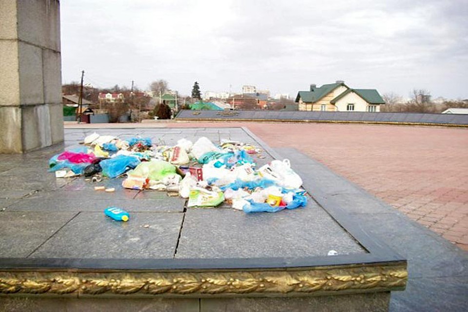 В Сумах осквернен мемориал погибшим героям Великой Отечественной войны