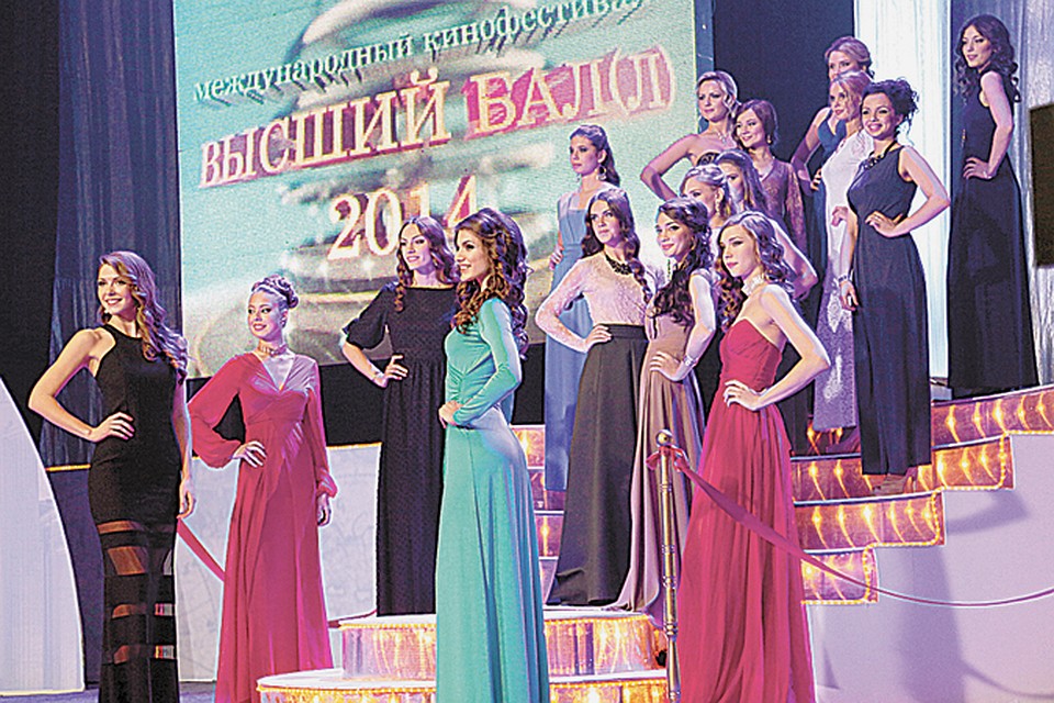 Средний балл красавиц - не менее 4,2 балла