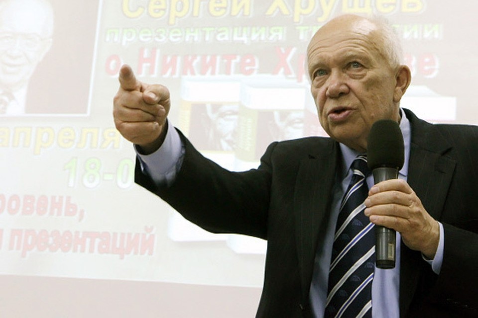 Наш обозреватель Александр Гамов, будучи на короткой ноге с сыном генерального секретаря той эпохи – Сергеем Хрущевым