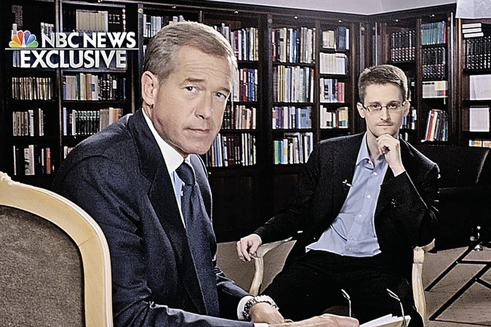 Сноуден был откровенен с ведущим американского телеканала NBC Брайаном Уильямсом (слева).