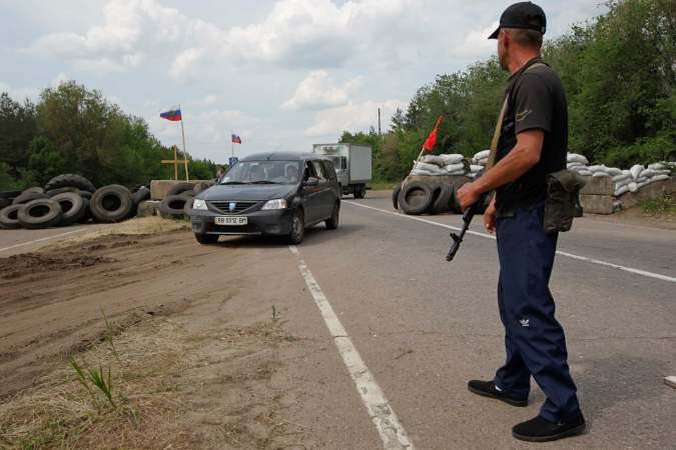 Штурм погранчасти в Луганске: Пограничники начали сдаваться ополченцам