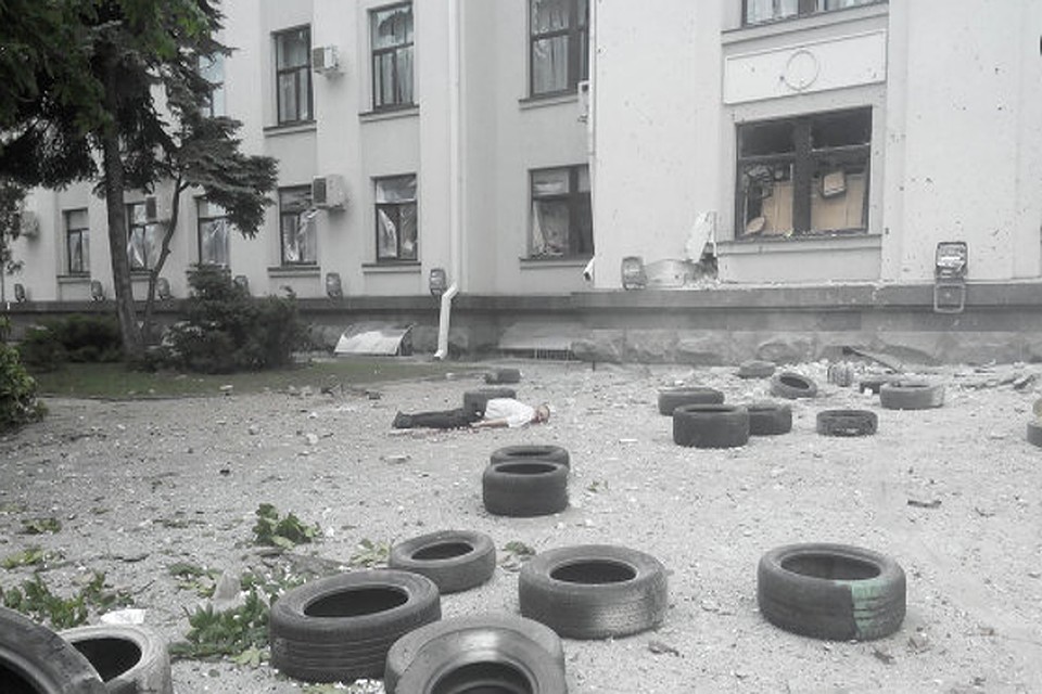 В Луганске напротив городской администрации нашли неразорвавшиеся бомбы