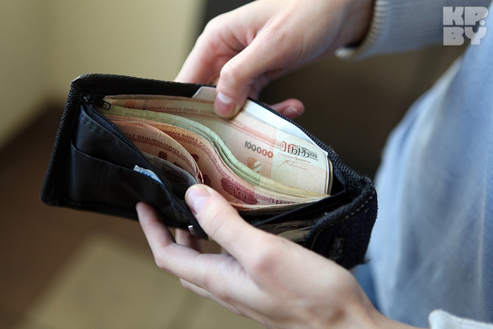 По данным Белстата средняя зарплата белоруса составляет 6 млн. 055 тысяч рублей.