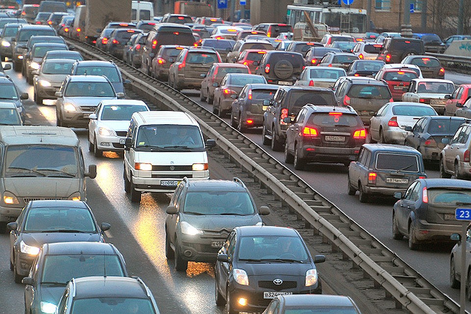 Москва встала в многокилометровых пробках
