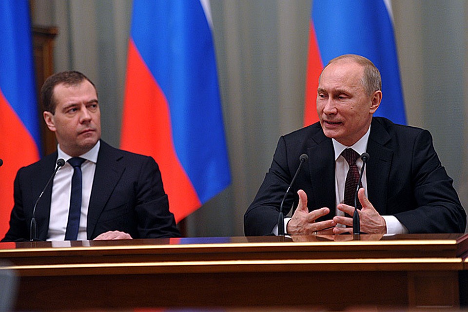 Владимир Путин неделю назад пообещал срезать зарплаты федеральных чиновников и обещание сдержал