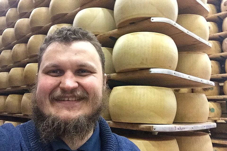 Олег Сирота, мечтающий делать свой пармезан в Истринском районе Подмосковья, отправляется за новым зарубежным опытом