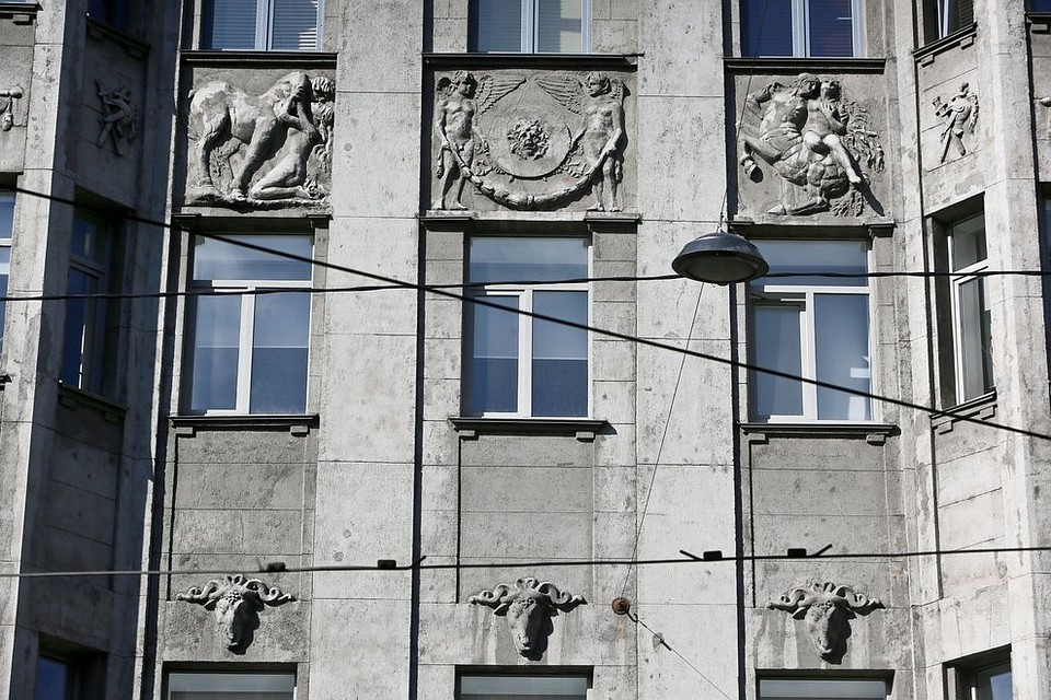 Адрес - Литейный, 47. Дата постройки - начала XIX века, в 1911-13 годах перестроен Александром Лишневским. Фото: Тимур ХАНОВ