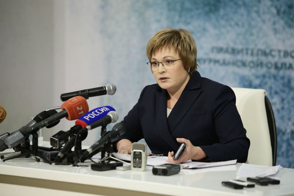 Марина Ковтун спросила у журналистов, сколько должен получать губернатор. Фото: правительства Мурманской области