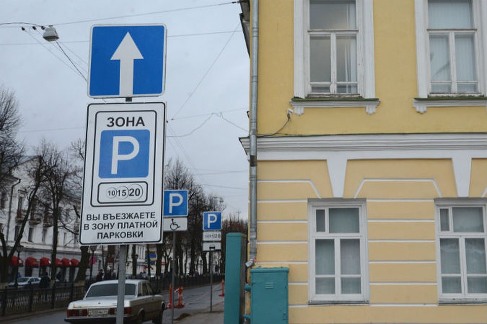 А в центральной части города уже установили первые паркоматы. Парковку здесь планируют сделать платной. Фото: городская администрация.