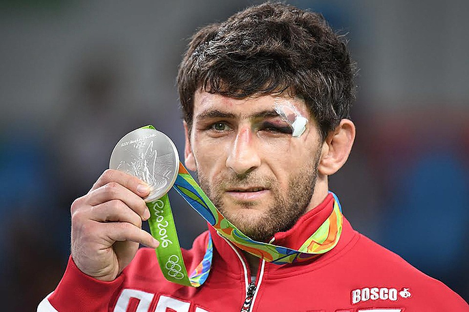 Российский борец выиграл "серебро" на Олимпиаде в Рио.