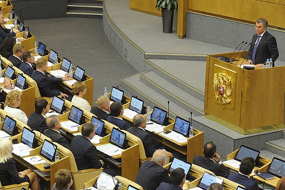 Перед началом работы сессии фракции делились планами и настроем.