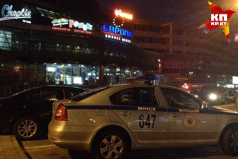 В ТЦ "Европа" мужчина с бензопилой напал на посетителей.