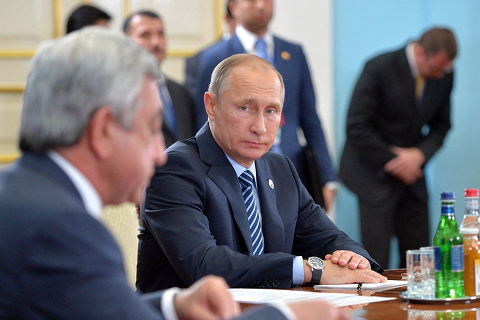 Владимир Путин и президент Армении Серж Саргсян во время заседания Совета ОДКБ Фото: Алексей Дружинин/пресс-служба президента РФ/ТАСС