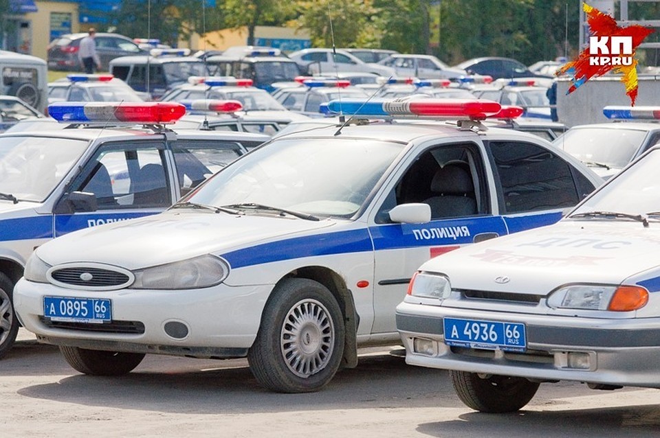 Машина блюстителей порядка особо не пострадала.