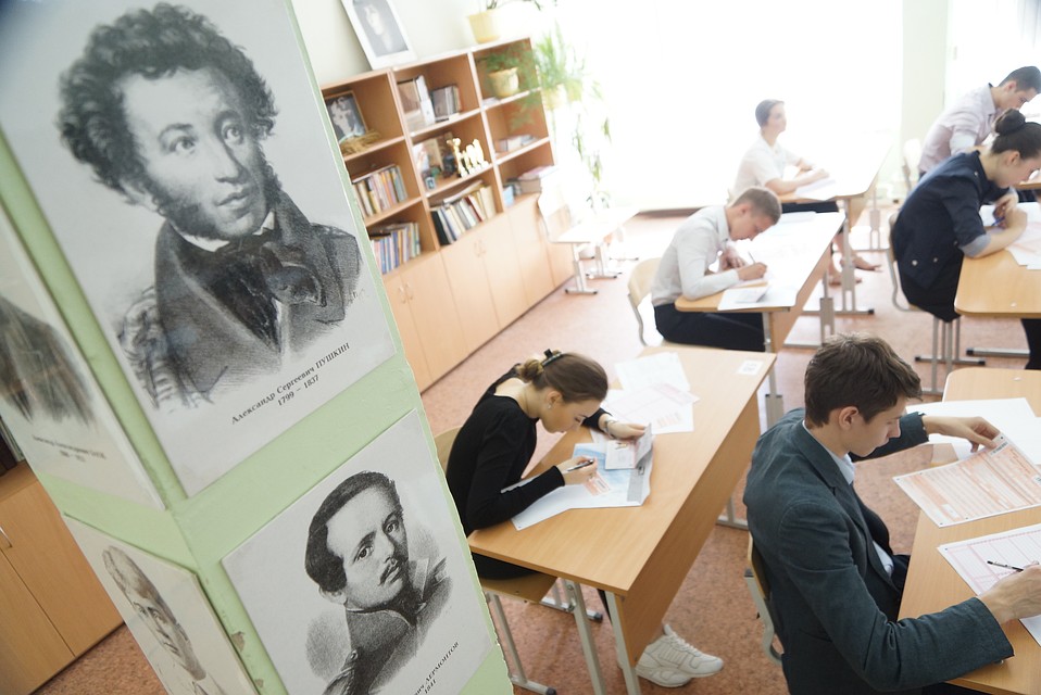 Правительство Москвы назвало школы, выпускники которых лучше всего сдали ЕГЭ за этот год.
