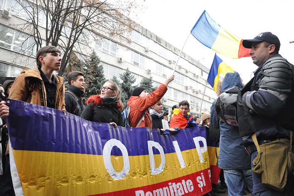 Истинные организаторы протеста прикрываются детьми.