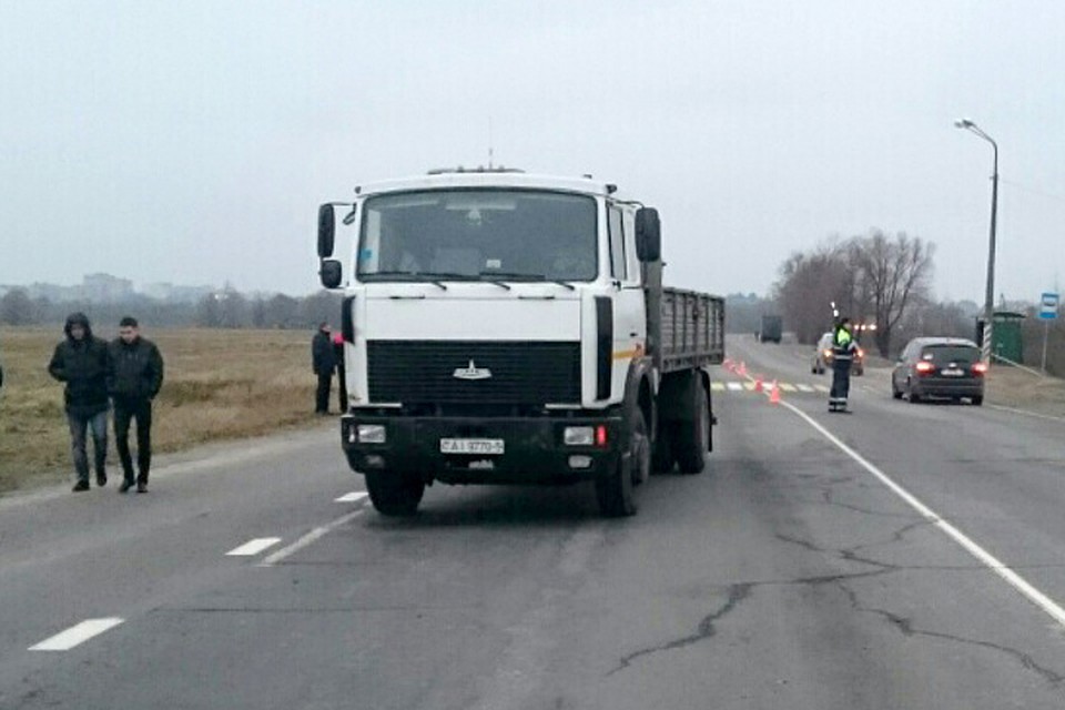 В Борисове на зебре МАЗ сбил насмерть мать и дочь. Фото: СК