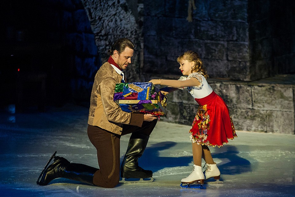 Юля Жирова в ледовом мюзикле играет роль юной Кармен. Фото: ice-show.ru