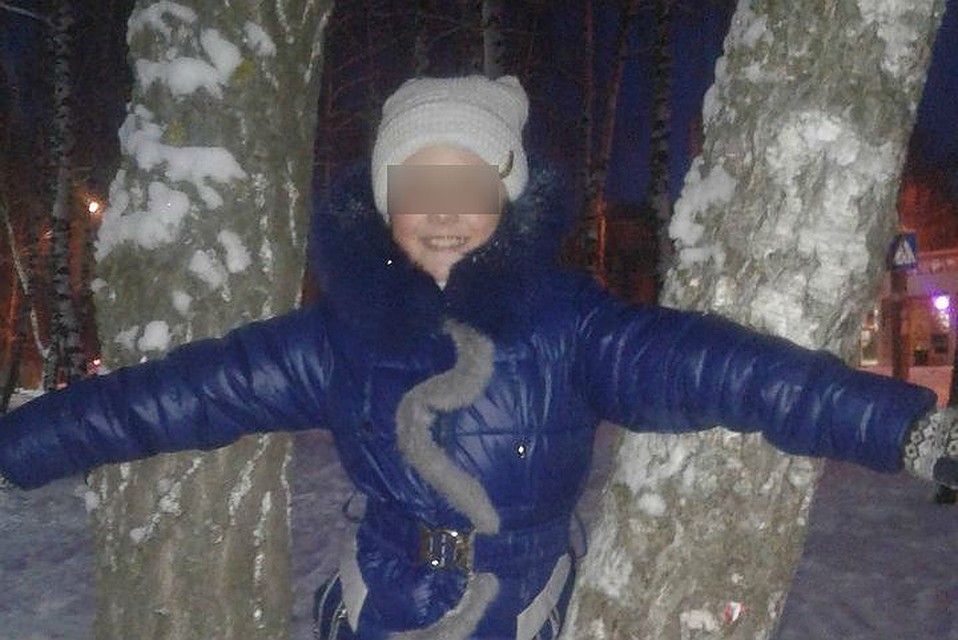 Девочка не живет с мамой уже много лет.
