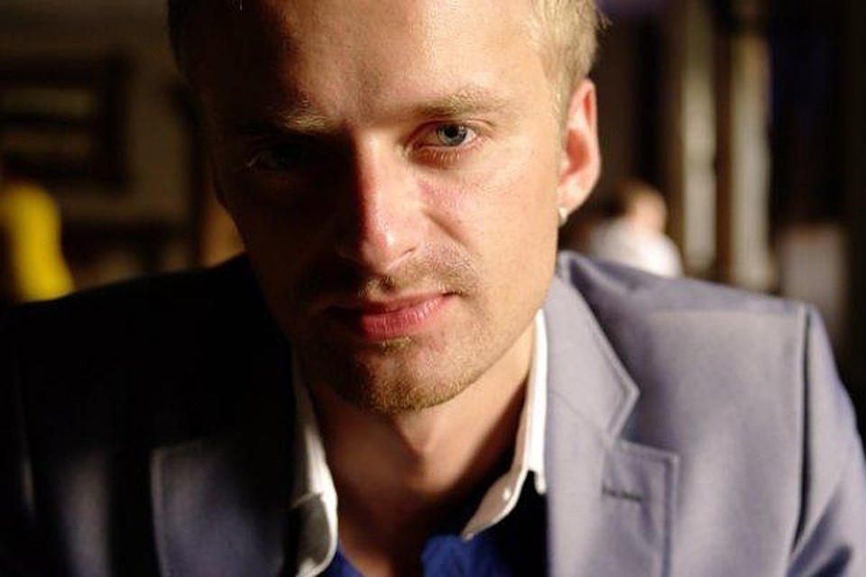 Дмитрий Рунков пришел на Первый канал около года назад. Но уже успел запомниться зрителям – своими неординарными репортажами