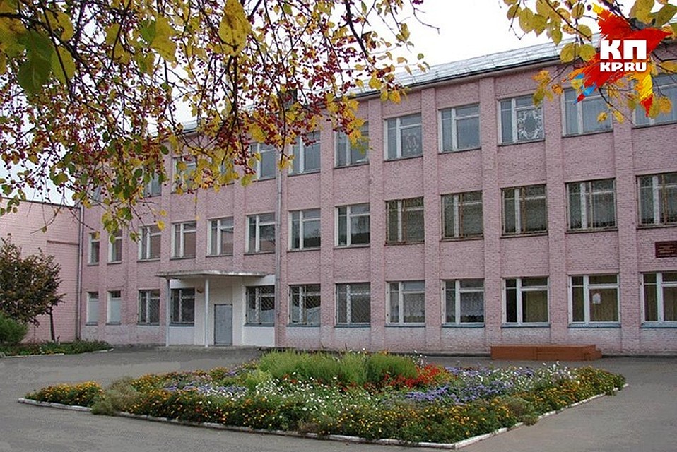 В Ижевской школе № 9 частично отменили занятия из-за порыва теплосетей в городке Металлургов. Фото: ciur.ru/izh/s09_izh