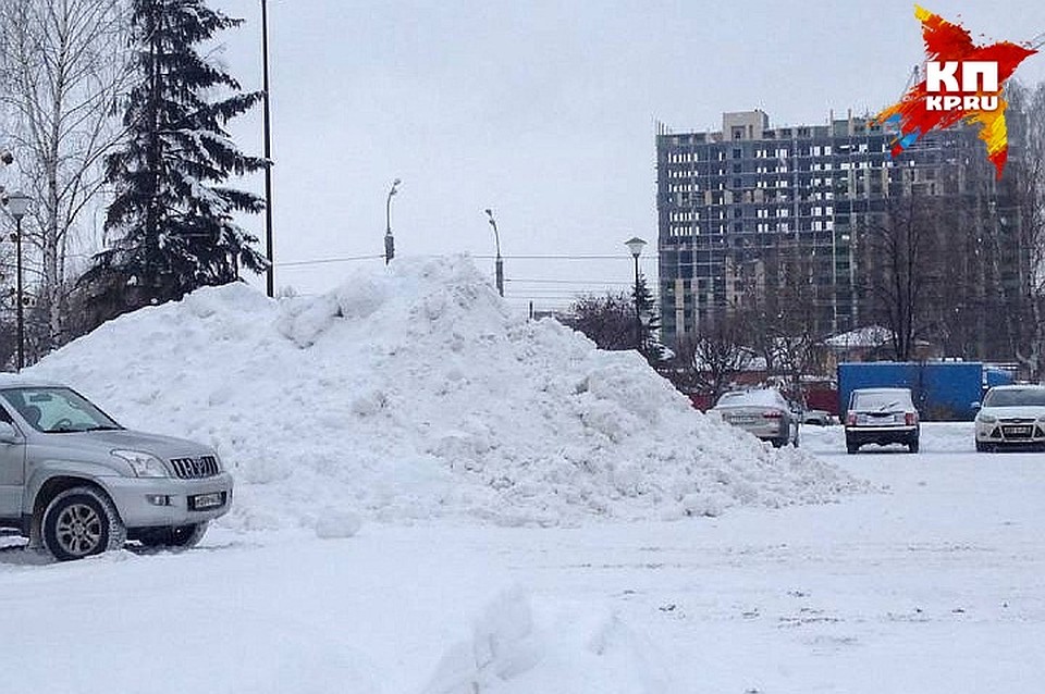 Администрация Ижевска: кучи снега на второстепенных городских улицах – это нормально