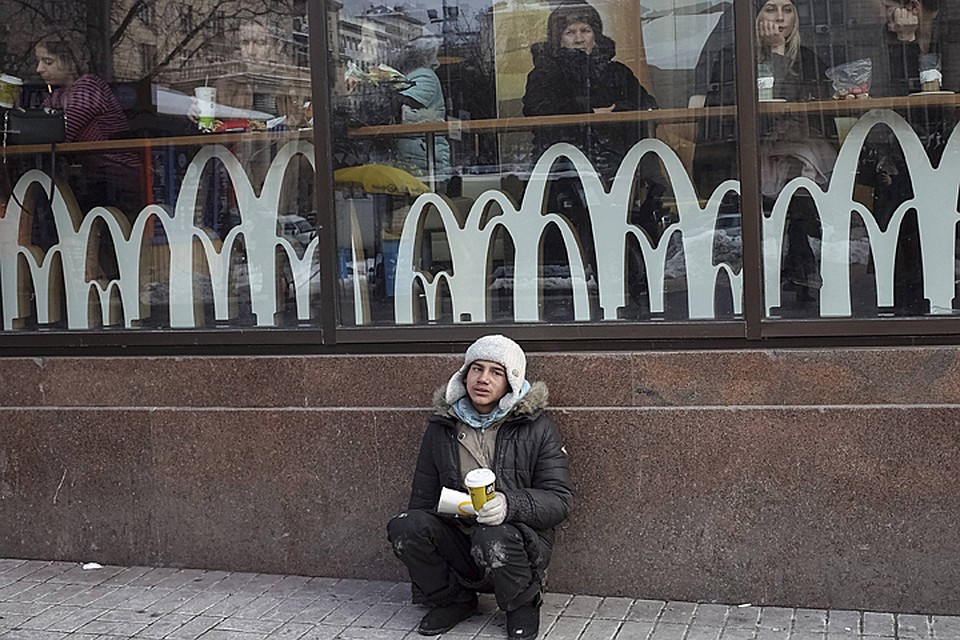 Людей массово увольняют с разнообразных работ. Зарплата 3200 гривен - только для лучших и избранных
