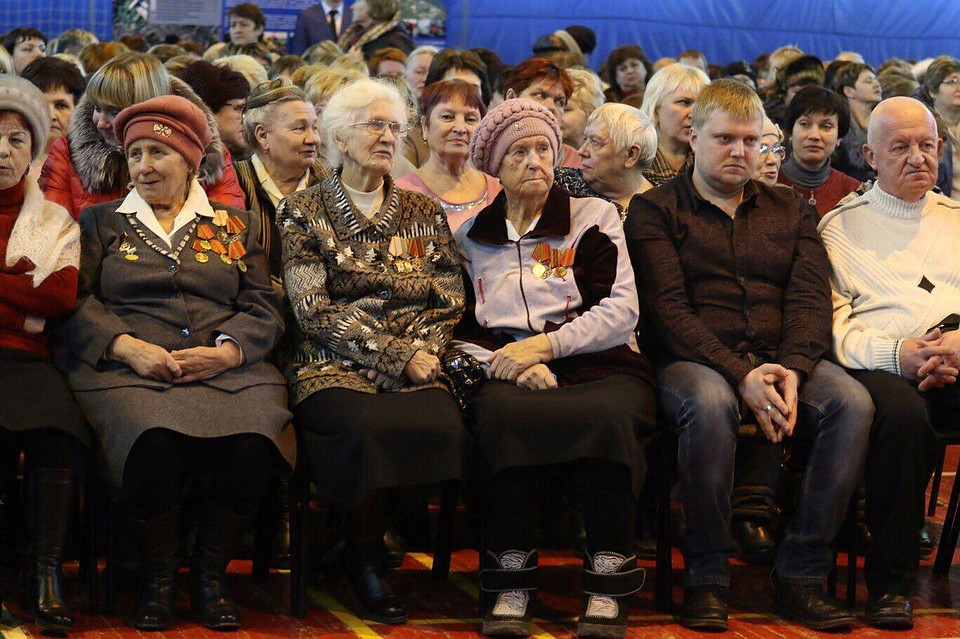 На презентацию проекта благоустройства пришли жители Комсомольского от мала до велика.