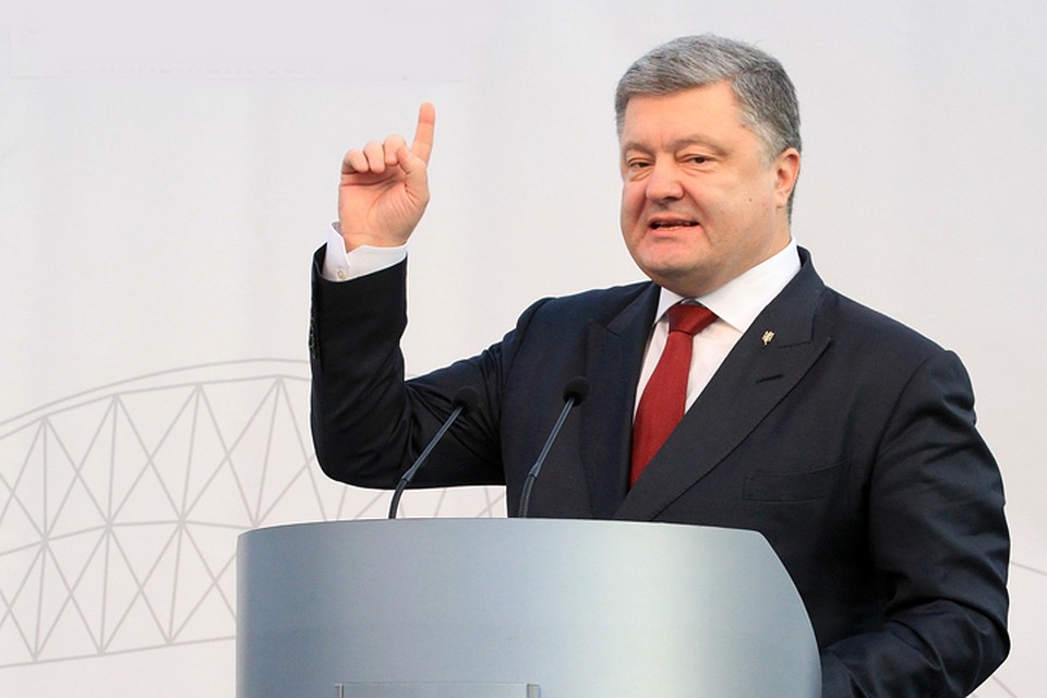 Опасность полномасштабного военного вторжения России на Украину нельзя исключать, - рубил он пальцем воздух