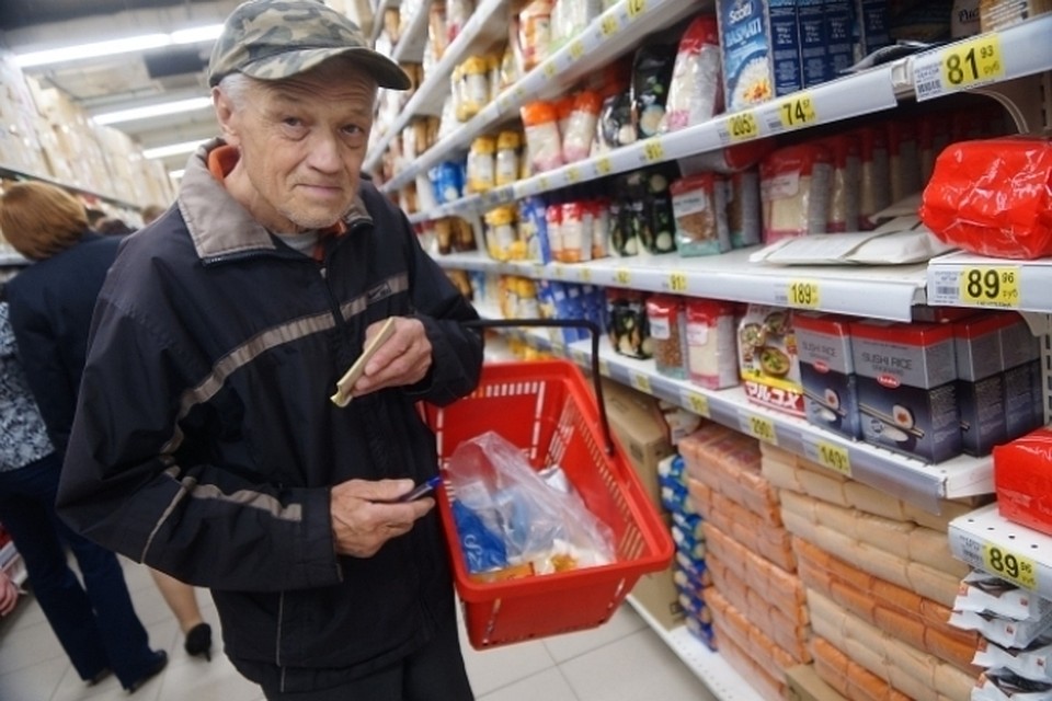 Для многих, у кого доходы невысокие, продовольственные карточки могли бы стать спасением