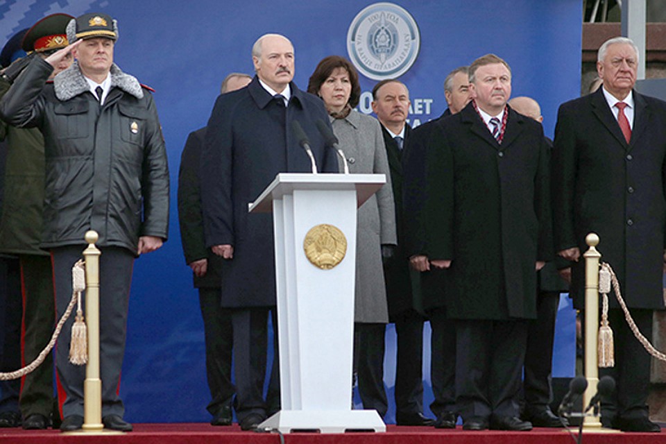Президент выступил с речью на торжественном марше. Фото: пресс-служба президента